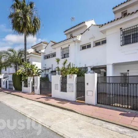 Дом отдыха Preciosa Casa De 4 Y 3 Banos, Urbanizacion Naranjos, Puerto Banus
