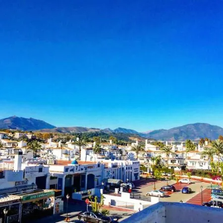 Preciosa Casa De 4 Y 3 Banos, Urbanizacion Naranjos, Puerto Banus * Марбелья