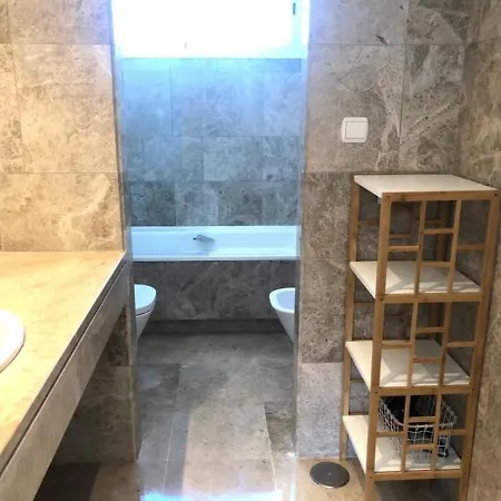 Дом отдыха Preciosa Casa De 4 Y 3 Banos, Urbanizacion Naranjos, Puerto Banus Марбелья