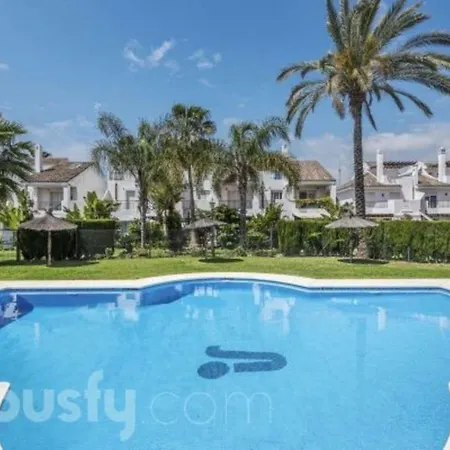 Дом отдыха Preciosa Casa De 4 Y 3 Banos, Urbanizacion Naranjos, Puerto Banus Марбелья