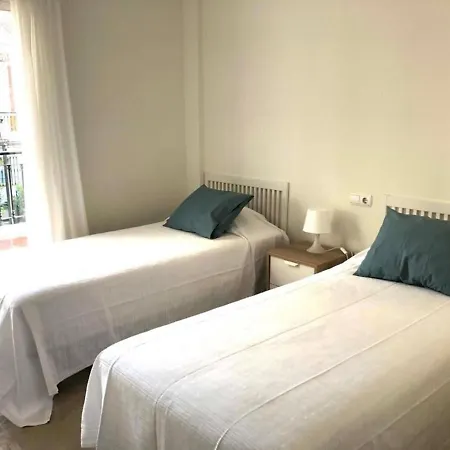 Дом отдыха Preciosa Casa De 4 Y 3 Banos, Urbanizacion Naranjos, Puerto Banus Марбелья