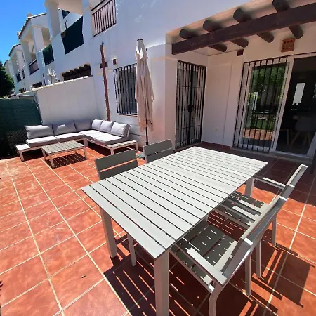 Preciosa Casa De 4 Y 3 Banos, Urbanizacion Naranjos, Puerto Banus Дом отдыха