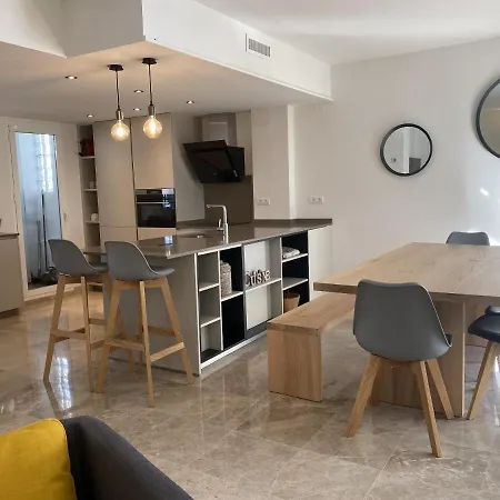 Preciosa Casa De 4 Y 3 Banos, Urbanizacion Naranjos, Puerto Banus *