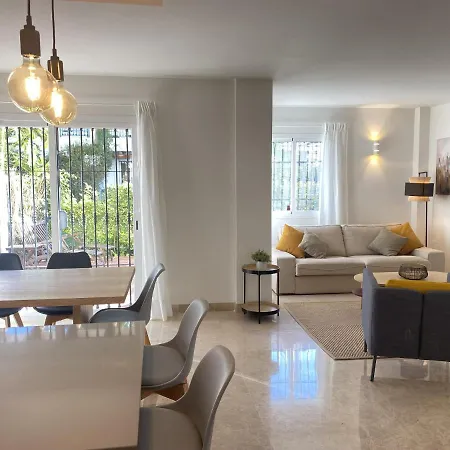 Preciosa Casa De 4 Y 3 Banos, Urbanizacion Naranjos, Puerto Banus Μαρμπέλλα