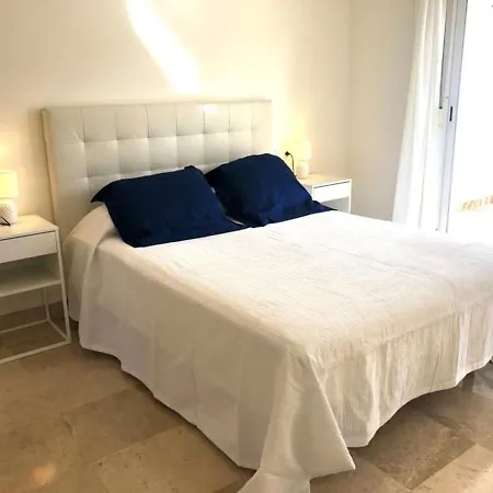 Semesterbostad Preciosa Casa De 4 Y 3 Banos, Urbanizacion Naranjos, Puerto Banus Marbella